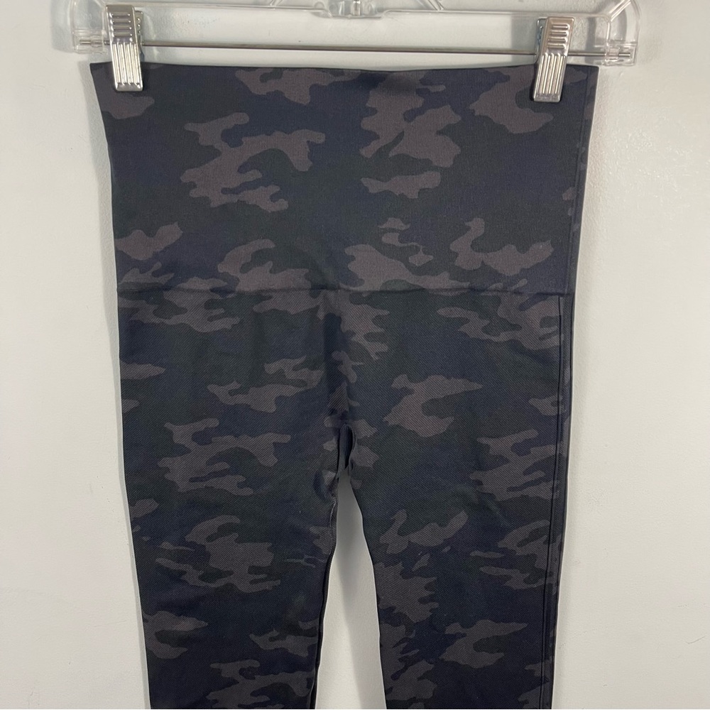 Spanx Look At Me Now Seamless Camo Leggings Size M - L - Picture 9 of 14